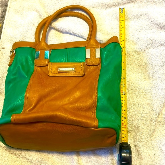 Nine West pocket book green and tan $45 - Picture 8 of 9